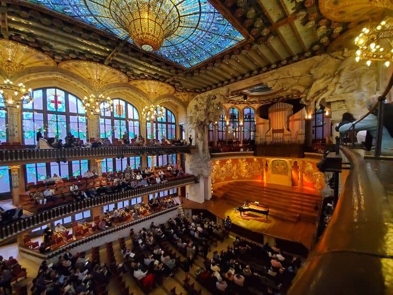 /photos/images/spain barcelona theatre.jpg